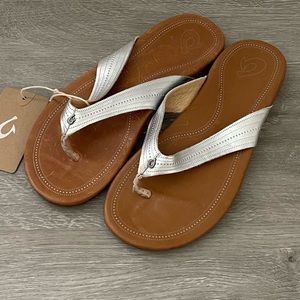 Olukai Women’s Wana Silver Leather Sandal